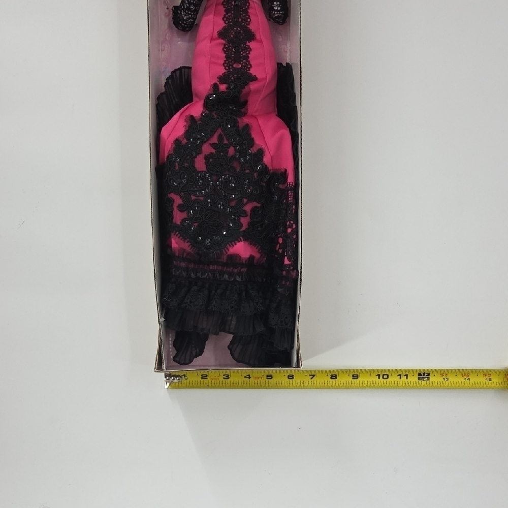 Yeloli Doll New In Box - Picture 10 of 15